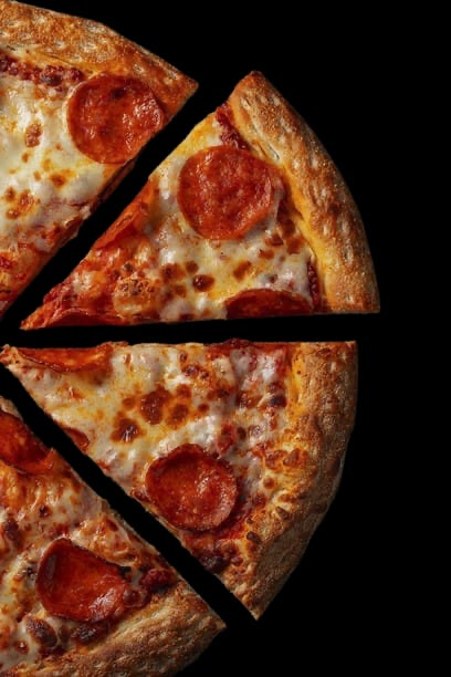 Porciones de pizza con pepperoni